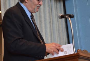 Stephen Hahn welcomes the 173 people gathered for the celebratory evening. (Photo by John Simitz)