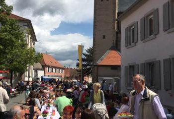 Faithful from MBS enjoy an outdoor celebration with the people of Geinsheim after the dedication of the plaza.