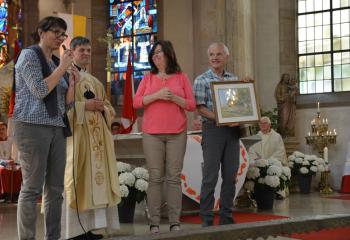 George and Margaret Chovanes, right, parishioners of MBS, present a print of St. Paul’s Chapel to Father Michael Paul, pastor of SS. Peter and Paul, and Petra Stahler, interpreter and parishioner of SS. Peter and Paul.