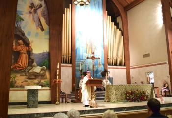 Bishop Alfred Schlert delivers the homily.