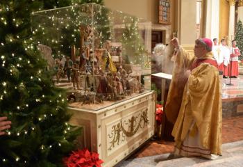 Bishop Alfred Schlert incenses the nativity at the beginning of Mass. (Photos by John Simitz)