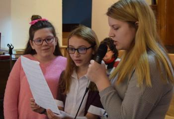 Singing during Communion are, from left, Emily Yuschock, Lauren Bennyhoff and Nevaida Rau. (Photo by John Simitz)