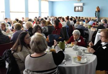 Women enjoy breakfast at the Lenten retreat.