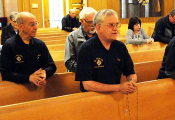 Members of St. Nicholas Knights of Columbus Council 16656 and other parishioners pray the rosary prior to Deacon Ellis’ presentation. Pictured are, from left: front, Carl Litwin and Sean Campbell; second row, William Caserta and Gene Ballas; third row, Joni Edwards; far right, Tracy and Paul Sparling; back row right, Mike McGonigle.
