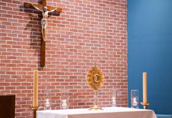 The Blessed Sacrament is exposed for adoration at Our Lady of Perpetual Help. (Photo by Sue Braff)