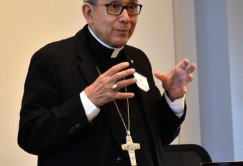 Bishop Octavio Cisneros, auxiliary bishop of the Diocese of Brooklyn, presents a talk at the Spanish-speaking track.