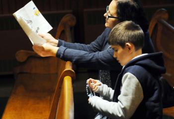 Elizbieta Kesek and her son, Patryk Kesek pray during the Holy Hour Oct. 13 at Immaculate Conception, Jim Thorpe. (Photo by Ed Koskey)