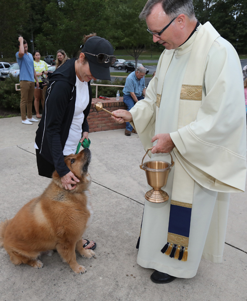 Pet blessing (CNS photo)