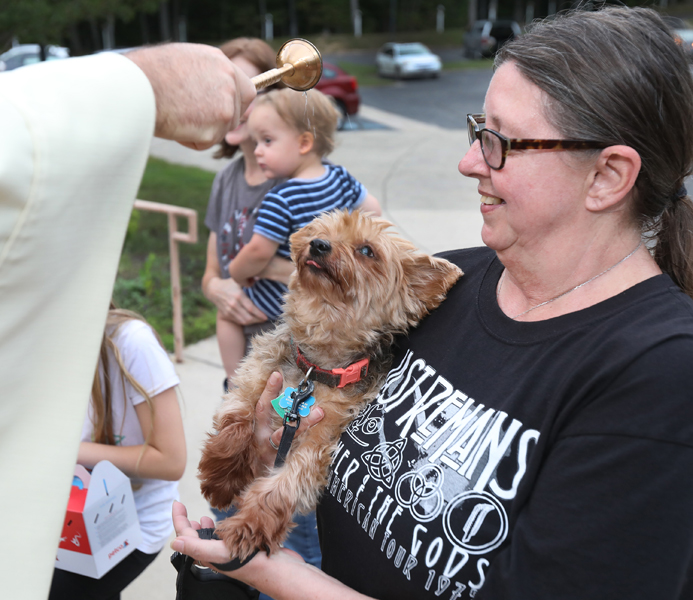 Pet blessing (CNS photo)