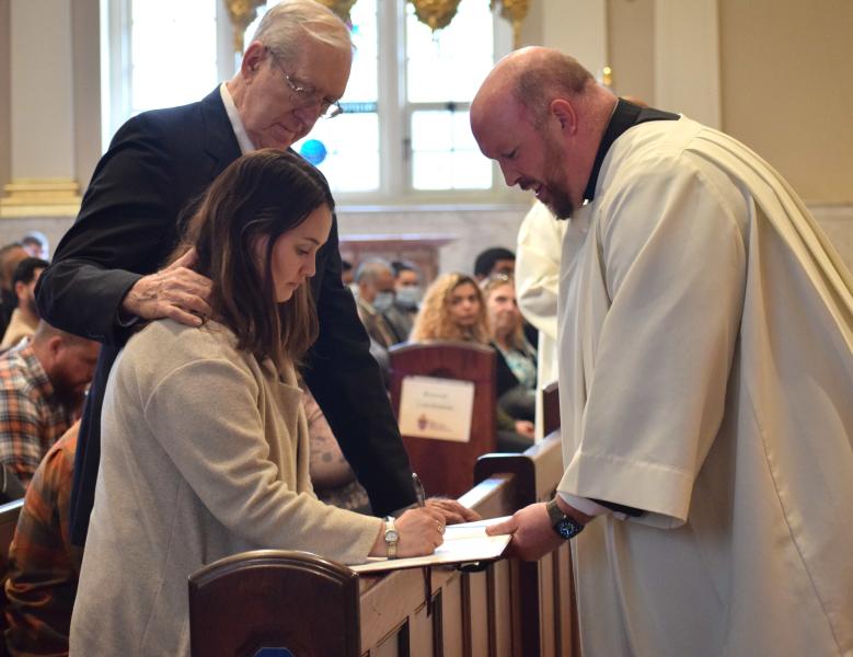 Church 'Opens Her Arms Of Embrace' To People Preparing To Become Catholic | Roman  Catholic Diocese Of Allentown