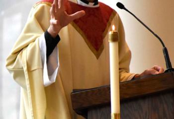 Father Greenfield delivers the homily.