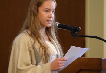 Lieb reads her award-winning essay at the banquet.