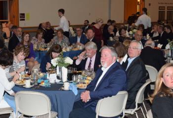 Guests and donors enjoy dinner at the gala.