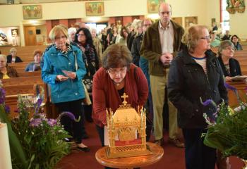 Faithful venerate the relic of St. John Vianney as part of the national pilgrimage tour sponsored by the Knights of Columbus. (Photo by John Simitz)