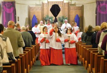 The beginning of the parish procession at SS. Peter and Paul on Holy Thursday, transferring the Blessed Sacrament out of the church. (Photo courtesy of James Logue)