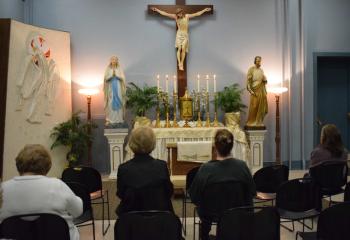 Faithful spend time with the Lord at adoration Holy Thursday at St. John XXIII. (Photo by John Simitz)