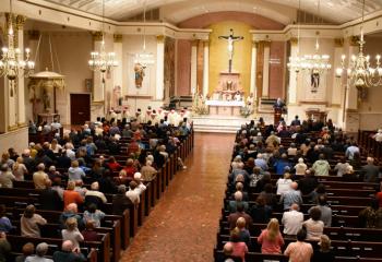 Faithful gather for the evening liturgy that preceded Sri’s presentation. The Diocesan Choir, directed by Beverly McDevitt, director of music at the cathedral, offered music for the liturgy.