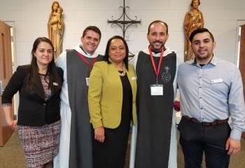 Diocesan staff members from the Office of Hispanic Affairs share with Father Tobón and Father Flórez. /Personal Diocesano de Asuntos Hispanos comparten con Padre Tobón y Padre Flórez.  (Photo by Deacon Juan Eduardo Rodríguez)