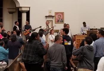  Father Flórez cheers up the community with his music (Mission: St. Paul Parish, Allentown). / Padre Flórez anima a la comunidad con su música (Misión: Parroquia San Pablo, Allentown).  (Photo by Bernarda Liriano) 
