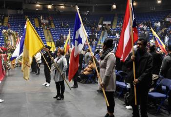 Flags from various countries. / Banderas de varios países.