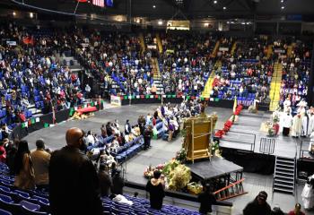 Santander Arena during the Mass. / Santander Arena durante la Misa.